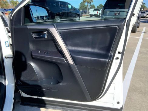 Used 2018 Toyota RAV4 XLE image 22