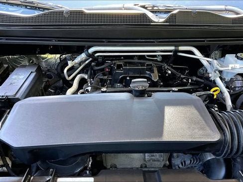 Used 2024 Chevrolet Colorado W/T RWD image 9