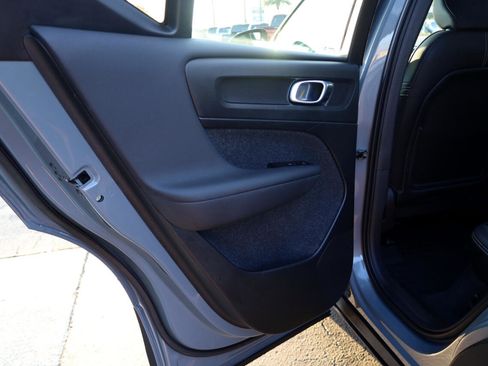 Used 2022 Volvo XC40 T4 R-Design w/ Advanced Package image 18