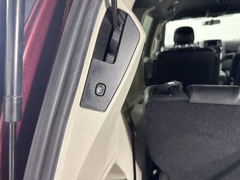 Used 2017 Dodge Grand Caravan SXT FWD image 34