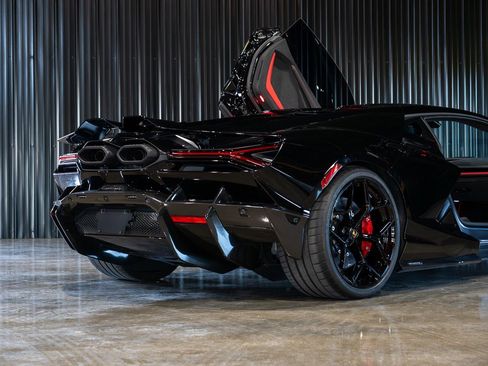 Used 2025 Lamborghini Revuelto AWD/4WD image 62
