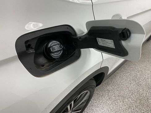 Used 2019 Volkswagen Tiguan SE image 15