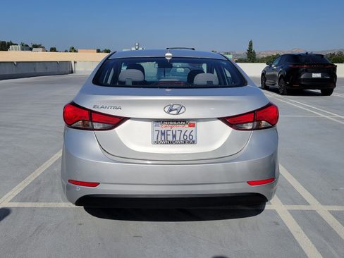 Used 2016 Hyundai Elantra SE image 4