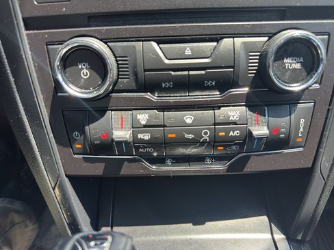 Used 2017 Ford Explorer XLT w/ Equipment Group 202A AWD/4WD image 24