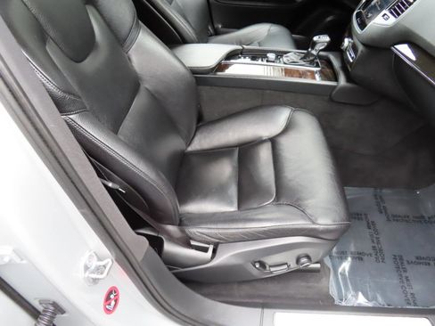 Used 2018 Volvo XC90 T6 Momentum w/ Convenience Package image 20