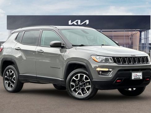 Used 2020 Jeep Compass Trailhawk AWD/4WD image 2
