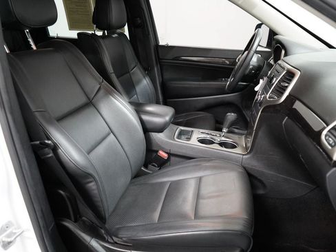 Used 2013 Jeep Grand Cherokee Laredo AWD/4WD image 30