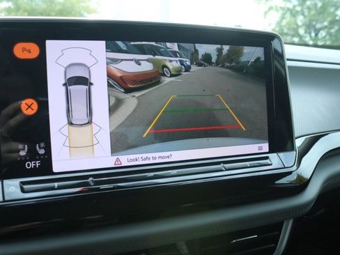 Used 2025 Volkswagen Atlas Peak Edition SE image 29