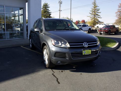 Used 2012 Volkswagen Touareg TDI image 3