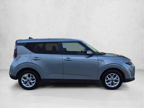 Used 2024 Kia Soul LX w/ Option Group 015 FWD image 4