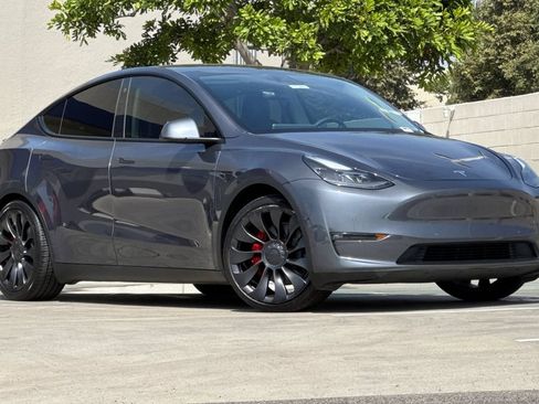 Used 2023 Tesla Model Y Performance AWD/4WD image 2