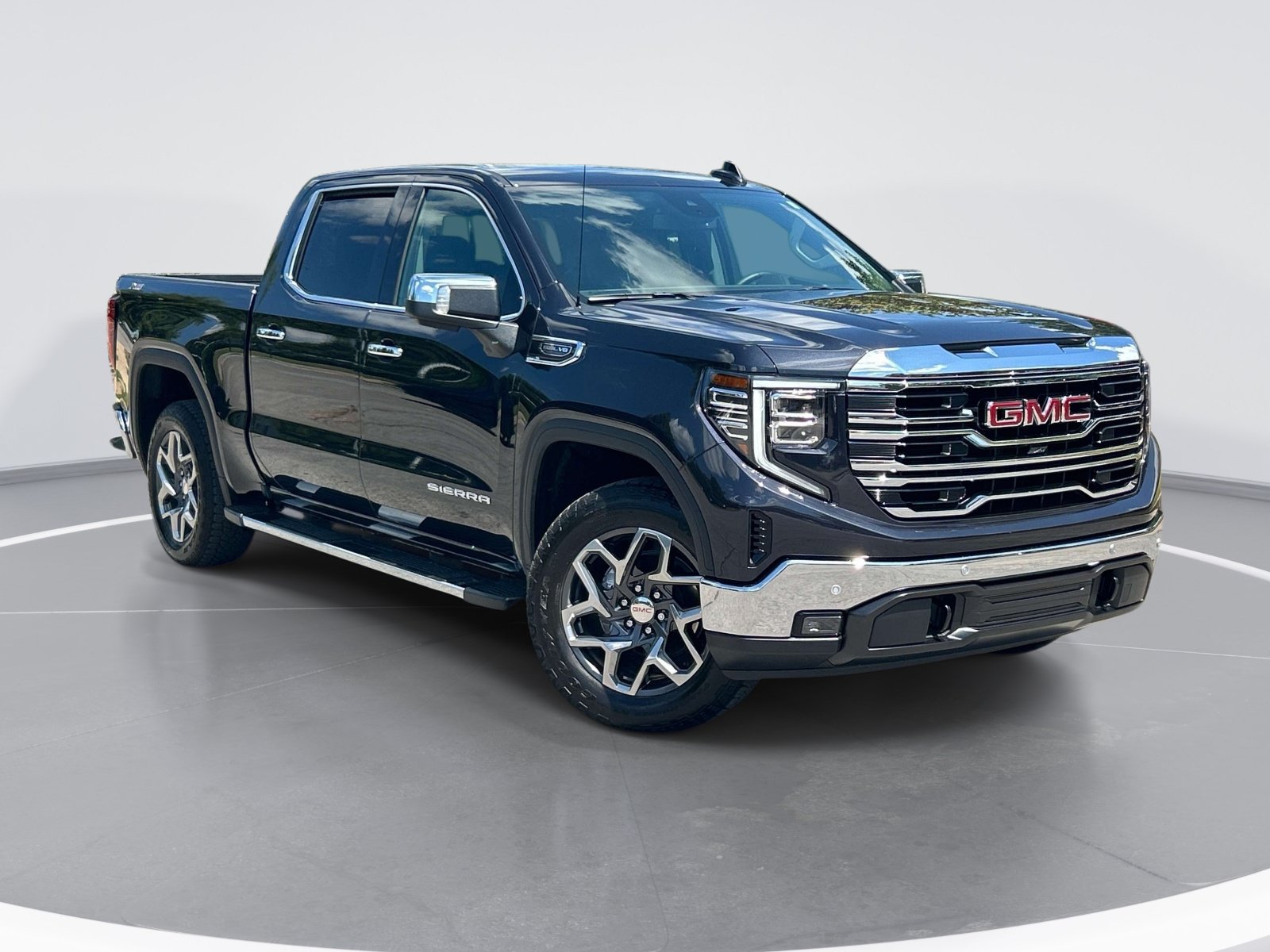 Used 2024 GMC Sierra 1500 SLT w/ SLT Premium Plus Package AWD/4WD image 2