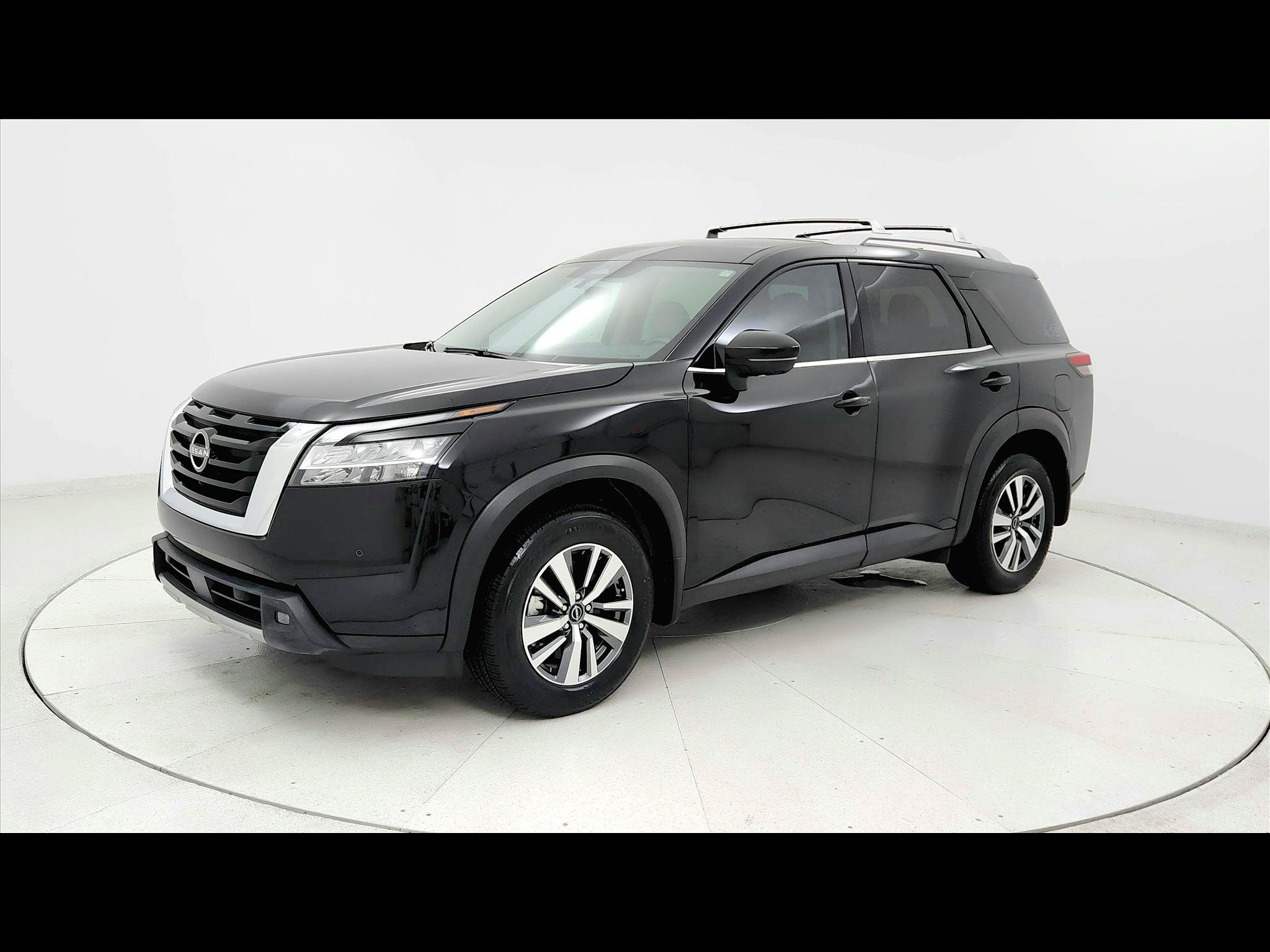 Used 2024 Nissan Pathfinder SL w/ Cargo Package FWD image 1