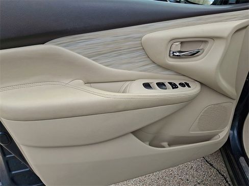 Used 2017 Nissan Murano S image 12