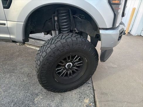 Used 2022 Ford F250 Lariat image 10