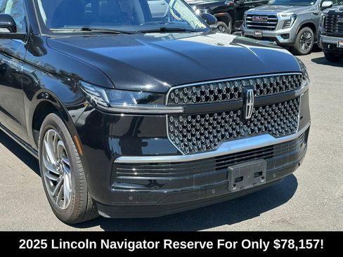 Used 2025 Lincoln Navigator Reserve AWD/4WD image 2