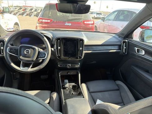 Used 2023 Volvo XC40 Recharge Core AWD/4WD image 9