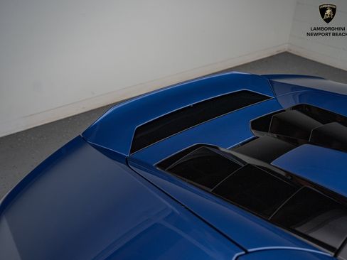 Used 2023 Lamborghini Huracan EVO image 6