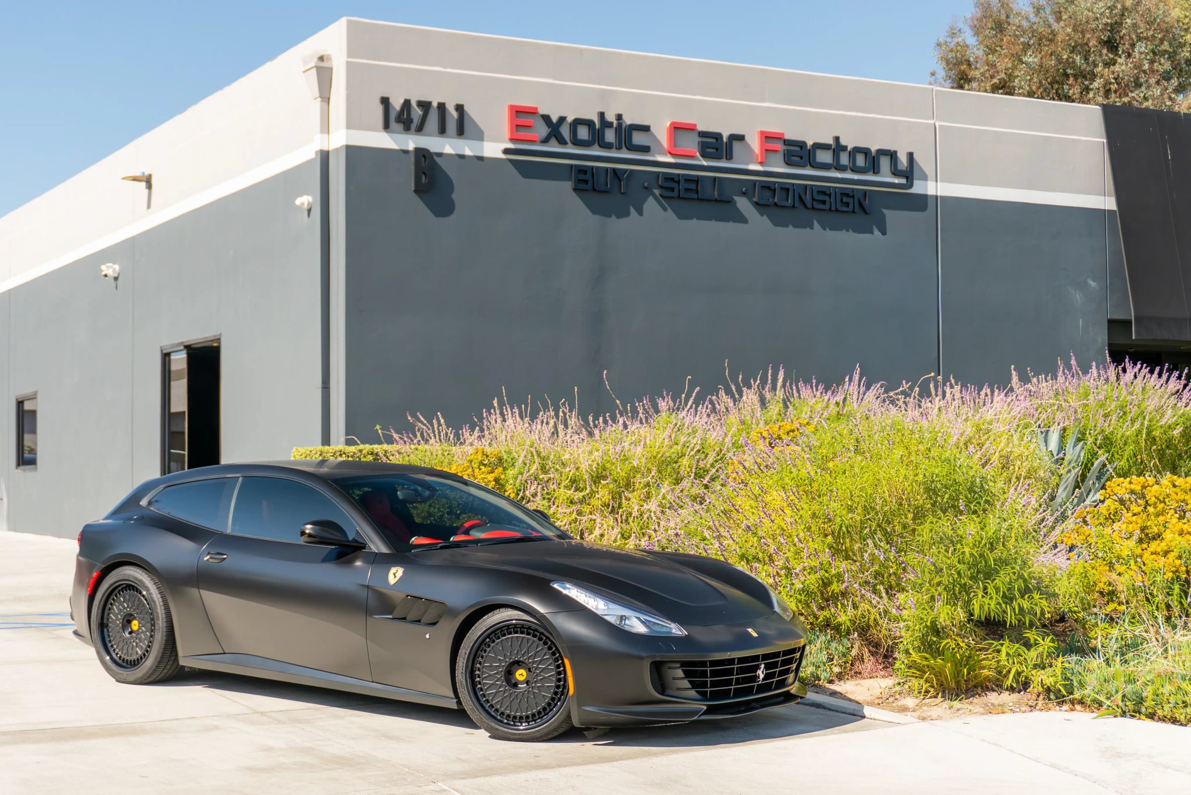 Used 2019 Ferrari GTC4Lusso T RWD image 1