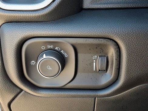 Used 2024 RAM 2500 Tradesman w/ Chrome Appearance Group image 24