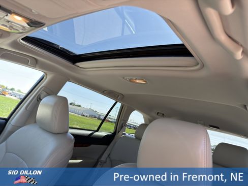 Used 2011 Subaru Outback 2.5i Limited w/ PWR Moonroof Pkg AWD/4WD image 13
