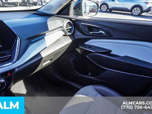 Used 2025 Chevrolet Trax LT w/ LT Convenience Package image 44