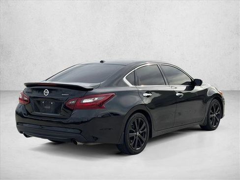 Used 2018 Nissan Altima 2.5 SR w/ SR Midnight Edition image 5