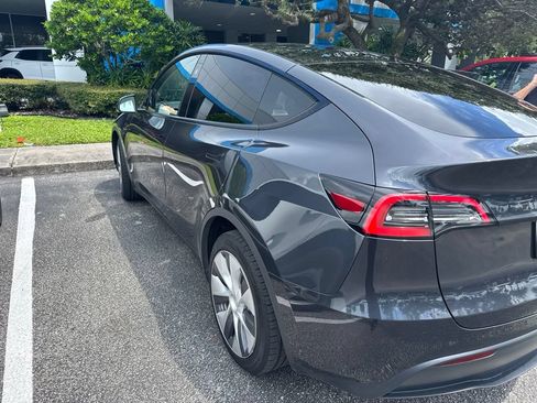 Used 2024 Tesla Model Y Long Range AWD/4WD image 15