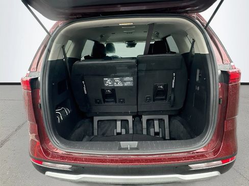 Used 2024 Kia Carnival LX FWD image 25