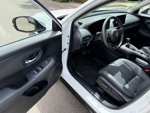 Used 2024 Honda HR-V EX-L image 10