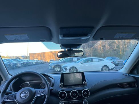 Used 2025 Nissan Sentra SV image 31