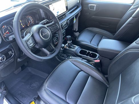 New 2025 Jeep Gladiator Sport image 15