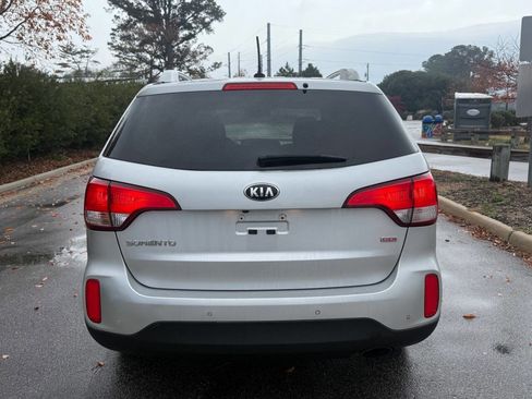 Used 2015 Kia Sorento LX image 8