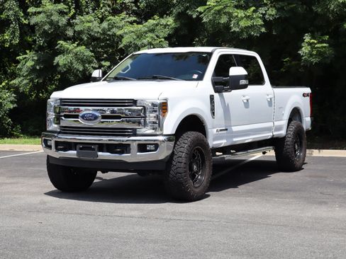 Used 2019 Ford F250 Lariat w/ Lariat Value Package AWD/4WD image 5