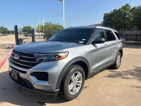 Used 2020 Ford Explorer XLT RWD image 1