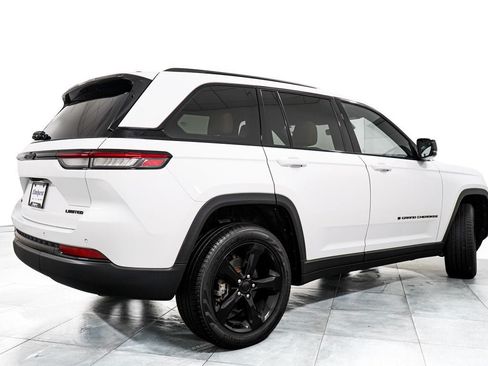 Used 2025 Jeep Grand Cherokee Limited w/ Black Appearance Package AWD/4WD image 7