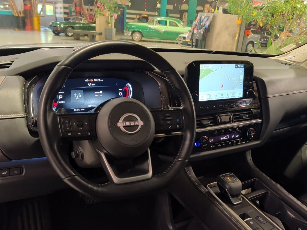 Used 2023 Nissan Pathfinder Platinum AWD/4WD image 4