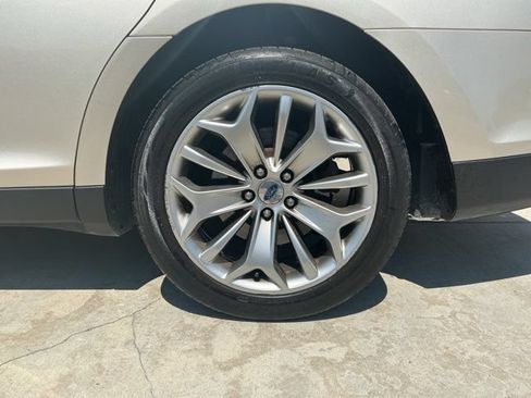 Used 2018 Ford Taurus Limited FWD image 29