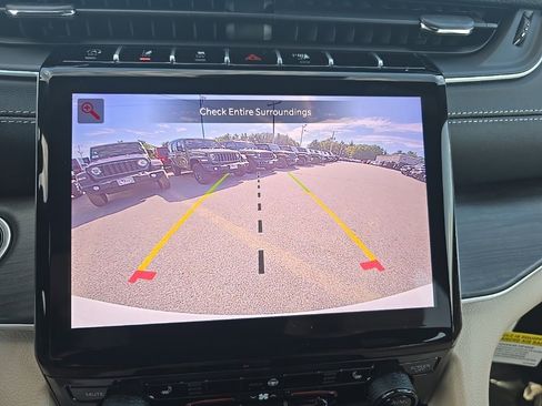 New 2025 Jeep Grand Cherokee Limited image 28