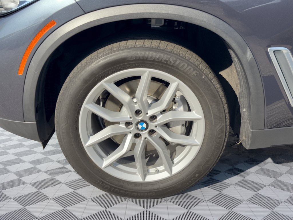 Used 2021 BMW X5 xDrive40i w/ Convenience Package AWD/4WD image 13