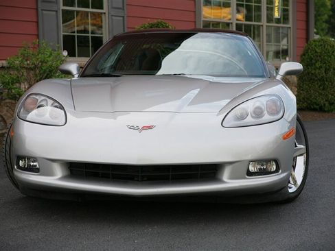 Used 2007 Chevrolet Corvette Coupe w/ Preferred Equipment Group RWD image 2