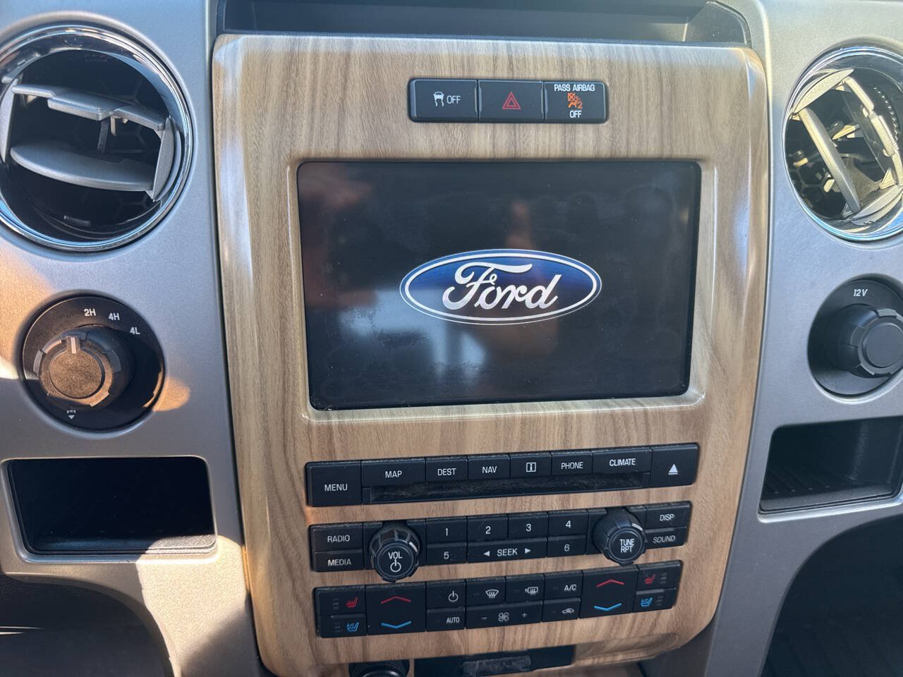 Used 2011 Ford F150 Lariat w/ Lariat Chrome Pkg AWD/4WD image 24