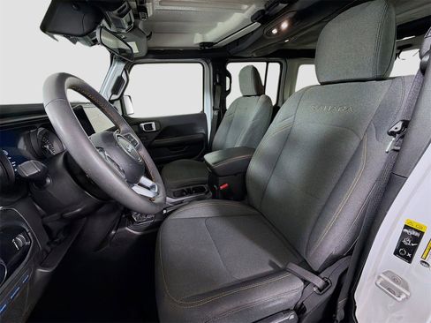 Used 2024 Jeep Wrangler Unlimited Sahara image 12