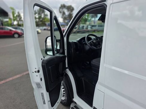 Used 2025 RAM ProMaster 2500 w/ U-Haul Equipment Group FWD image 31