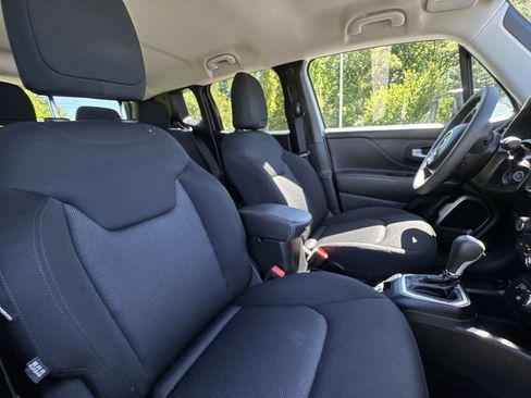 Used 2023 Jeep Renegade Latitude AWD/4WD image 27