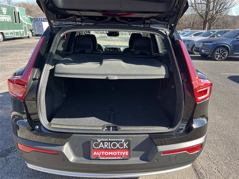Used 2023 Volvo XC40 B5 Ultimate w/ Climate Package image 12