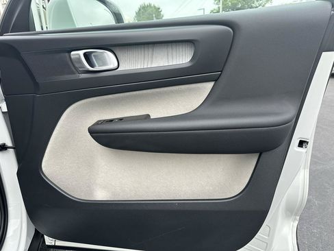 Used 2021 Volvo XC40 T4 Inscription FWD image 25