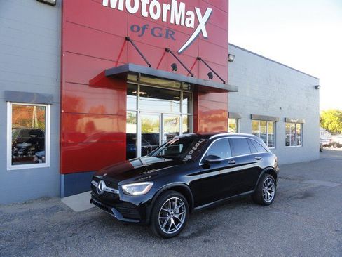 Used 2022 Mercedes-Benz GLC 300 4MATIC w/ AMG Line image 1