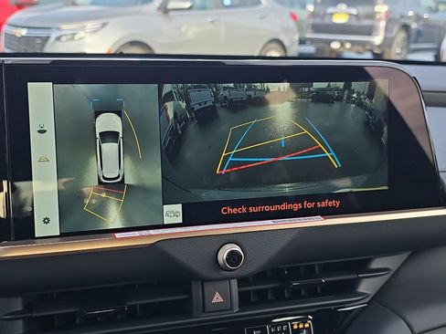 New 2025 Toyota Crown Signia image 30