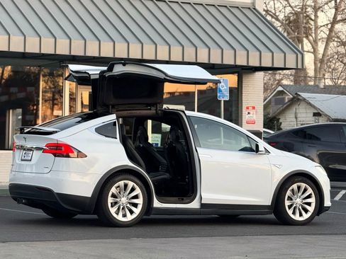 Used 2016 Tesla Model X 75D image 8